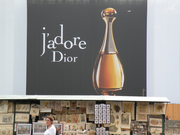  pub géante de Dior, quais de Paris